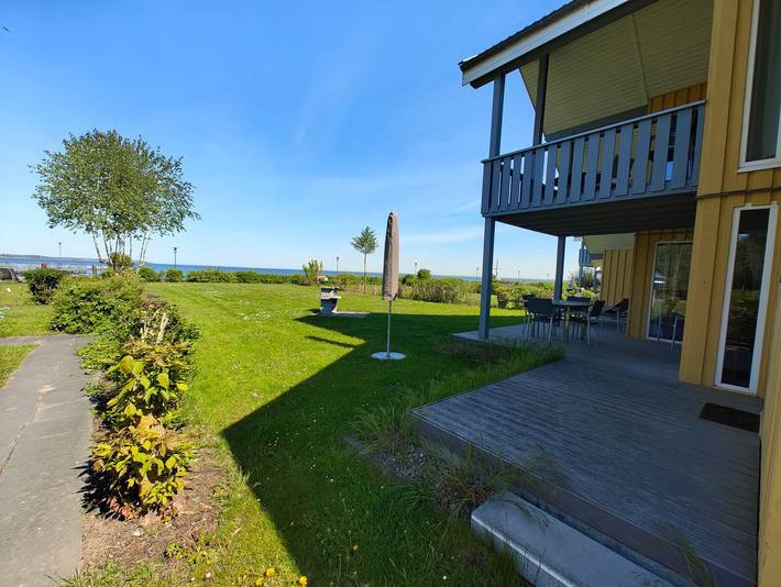 Ferienhaus für 8 Personen, mit Balkon und Whirlpool sowie Terrasse und Garten in Rechlin