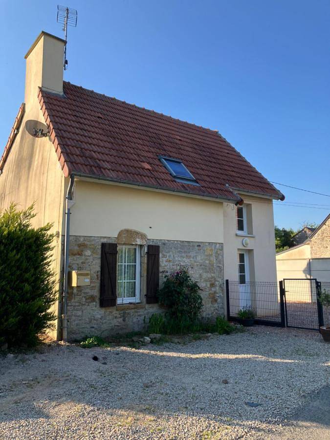 Location de vacances pour 5 personnes, avec Terrasse ainsi que Jardin et Vue à Vindefontaine