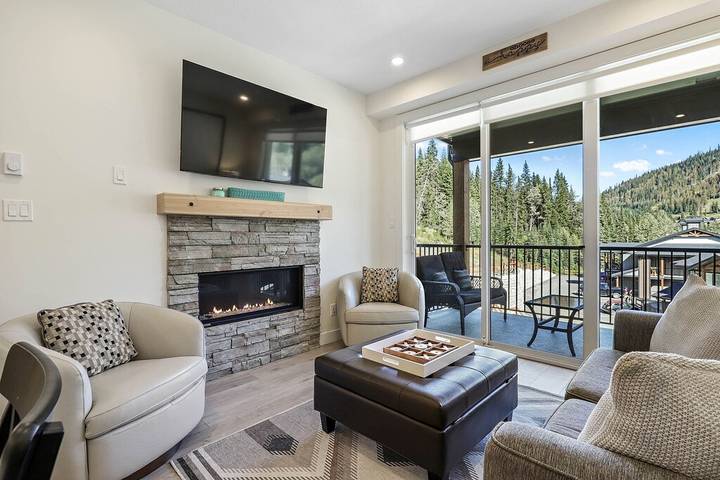 Vacation rental for 5 people, with balcony and hot tub in Sun Peaks