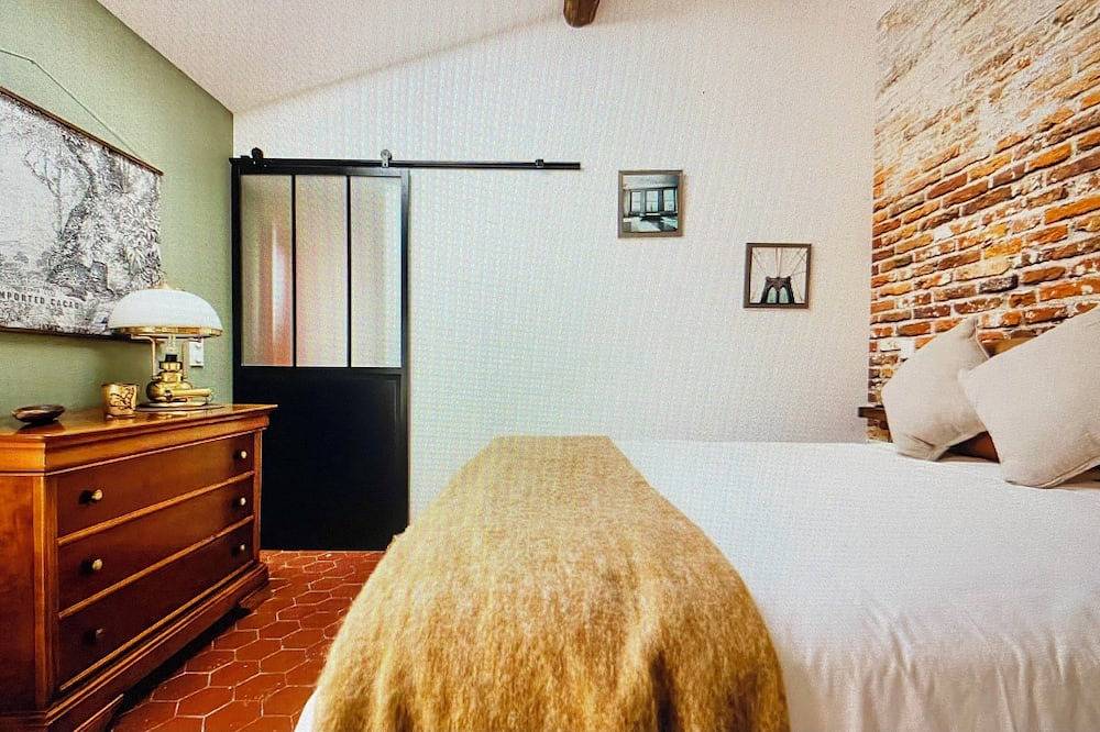 Appartement entier, 🌸 Nid douillet avec balcon dans un environnement nature in Roquefort-les-Pins, Côte méditerranéenne (France)