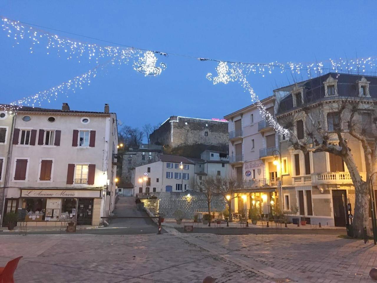 Entre l'église et la place in Quillan, Parc naturel régional Corbières-Fenouillèdes
