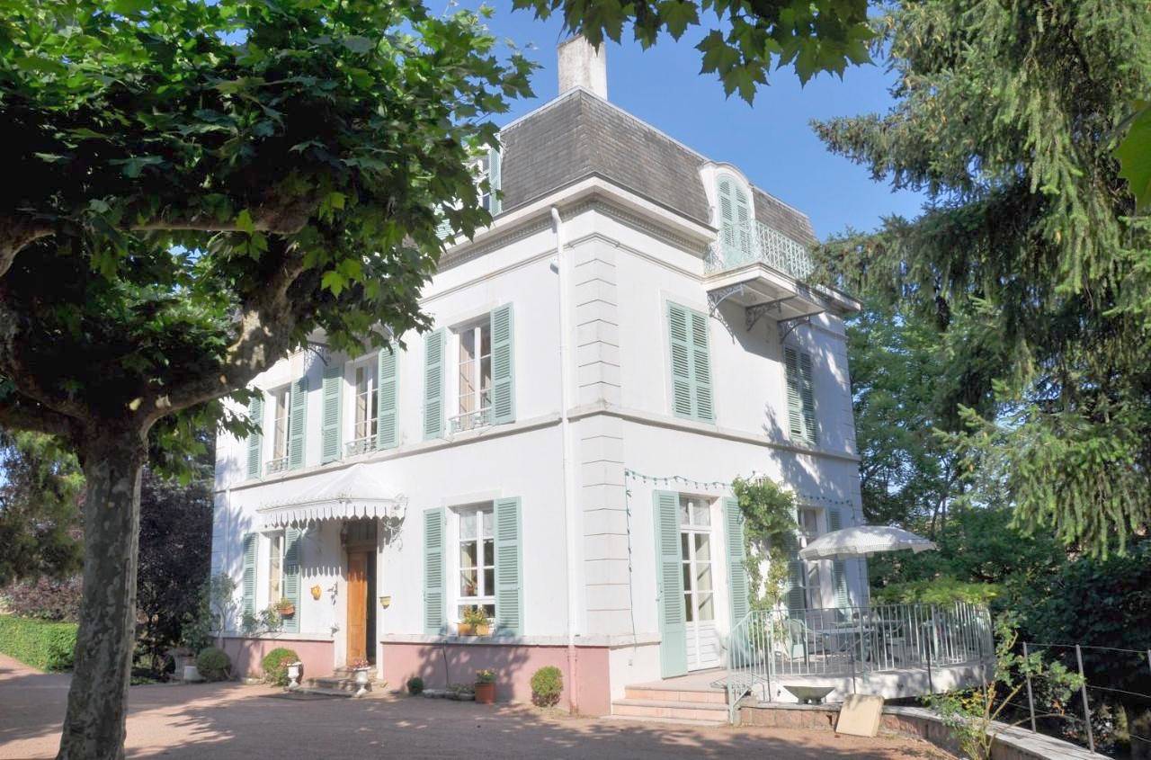 Twin Room in Tarare, Région de Villefranche-sur-Saône