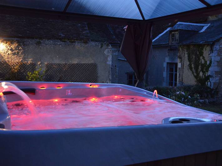 Gîte pour 8 personnes, avec Jacuzzi ainsi que Terrasse et Jardin