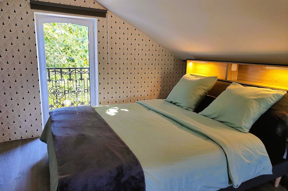 Villa Garona with pool between Toulouse and Pyrenees mountains in Cazères, Alto Garona