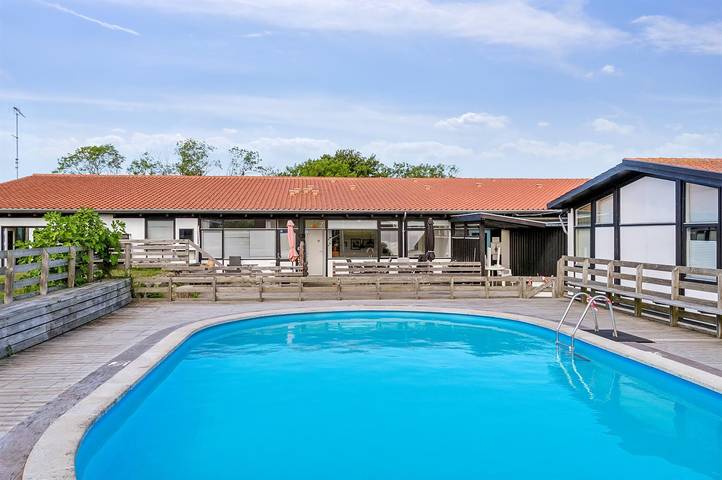 Ferielejlighed for 4 personer, med terrasse i Sandvig