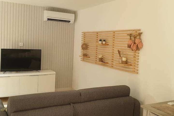 Location de vacances pour 2 personnes, avec Terrasse et Jardin ainsi que Piscine et Vue à Montbazin - 3