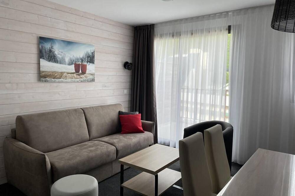 Ganze Wohnung, 80m bis zum stadtzentrum, 3te Etage, blick skipisten, schwimmbad, terrasse, fernseher in Gourette, Eaux-Bonnes