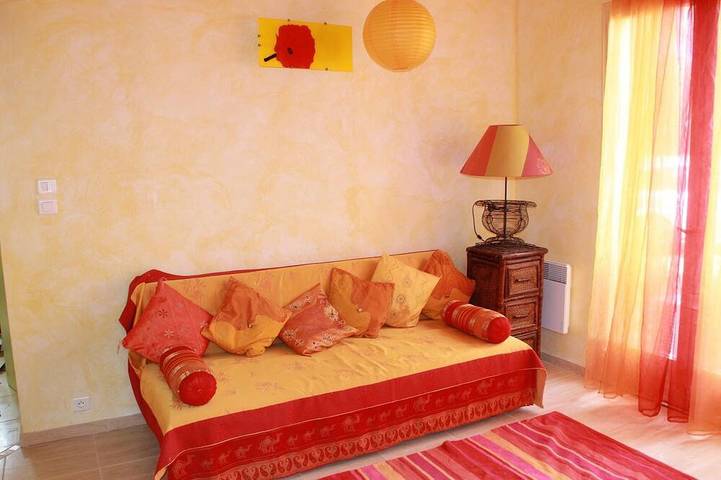 Location de vacances pour 5 personnes, avec terrasse et jardin à Seillons-Source-d'Argens - 2