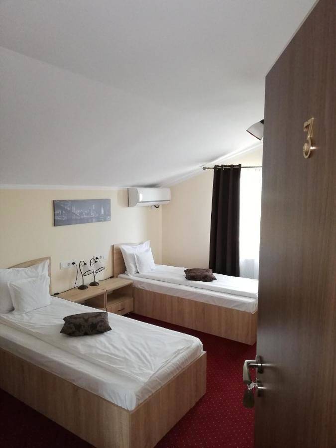 Gîte pour 3 personnes, avec vue et jardin dans Deva (Roumanie) - 3