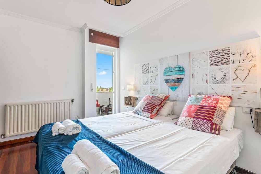 Entire apartment, Apartment 'O Faro Apartamentos' with Sea View, Balcony and Air Conditioning in Ribadeo, Rías Altas