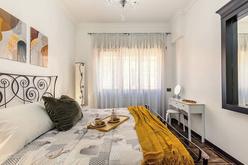 Entire apartment, 2 steps from Ciampino station, Rome in Ciampino, Via Francigena