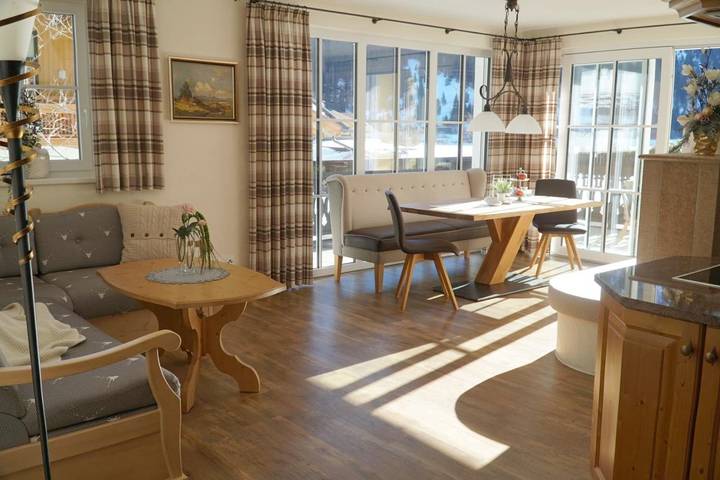 Ferienwohnung für 4 Personen, mit Balkon und Terrasse sowie Seeblick und Ausblick am Haldensee - 4