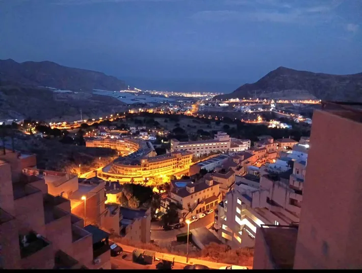 Apartamento de vacaciones para 3 personas, con terraza además de vistas y piscina - 1