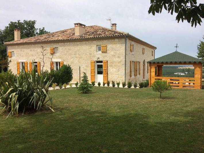 Gîte pour 13 personnes, avec jardin et sauna ainsi que piscine et jacuzzi, adapté aux familles à Caumont (Tarn-et-Garonne)