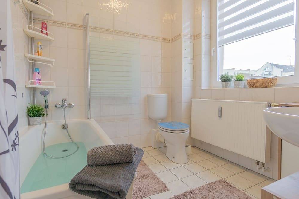 Ganze Wohnung, *Central_50m2_Kitchen_Washer_Netflix_Parking in Cottbus, Lausitz