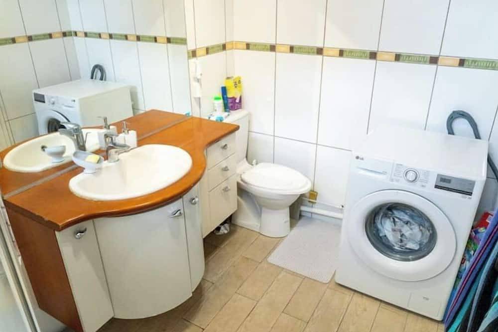 Ganze Wohnung, Appartement Calme et 2 Parkings s/s à Paris 15 in Issy-les-Moulineaux, Hauts-de-Seine