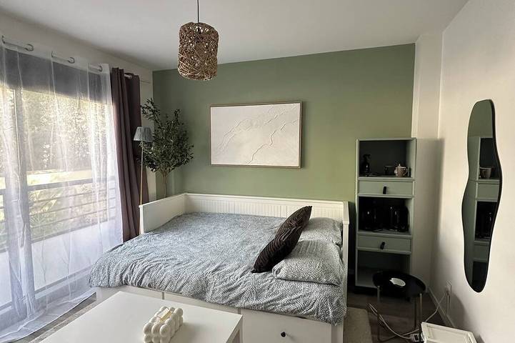 Chambre d’hôte pour 2 personnes, avec Jardin à Aulnay-sous-Bois