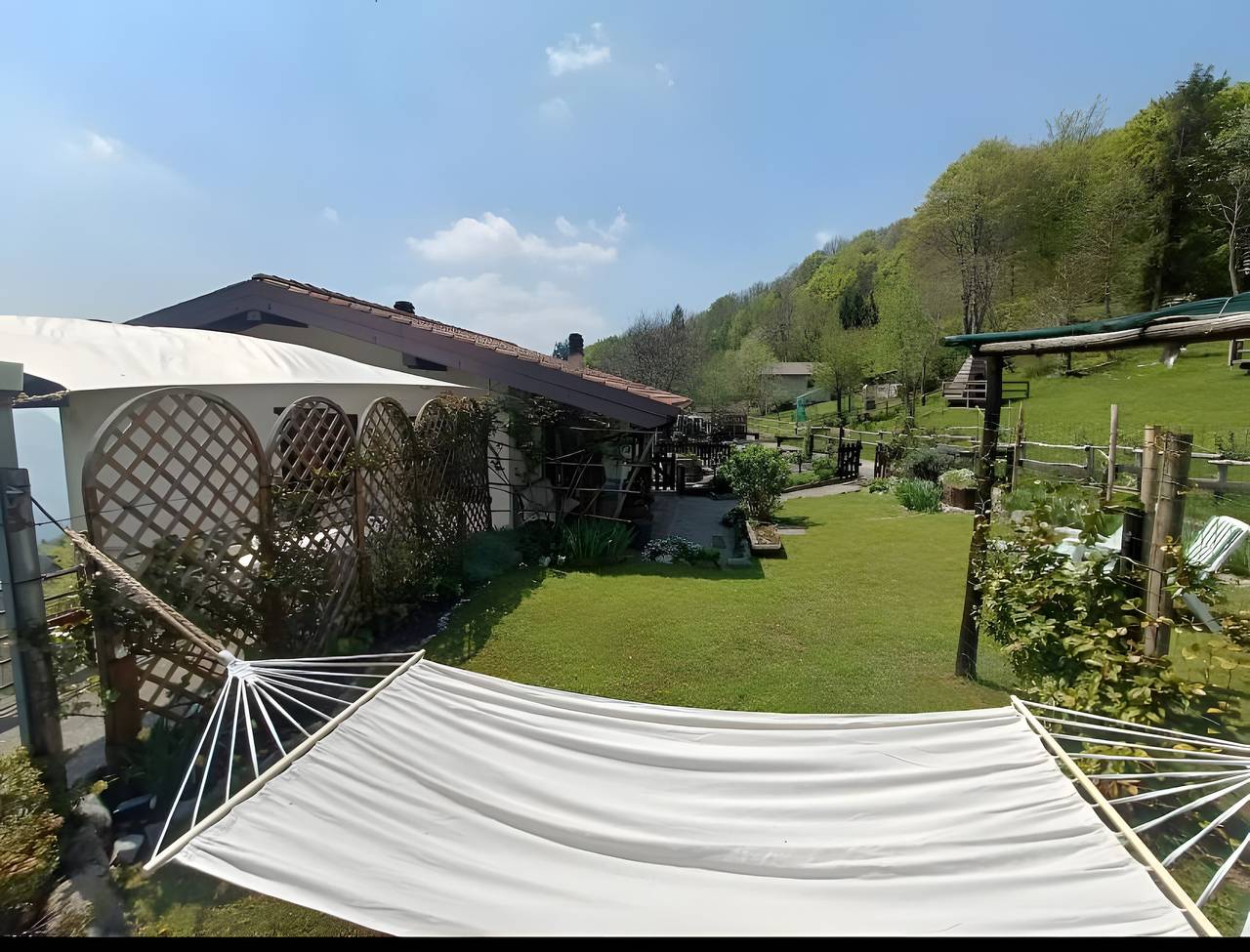 Appartement entier, Appartement « Baita Piero e Afra » avec vue sur la montagne, balcon et Wi-Fi in Treviso Bresciano, Montagnes autour du lac de Garde