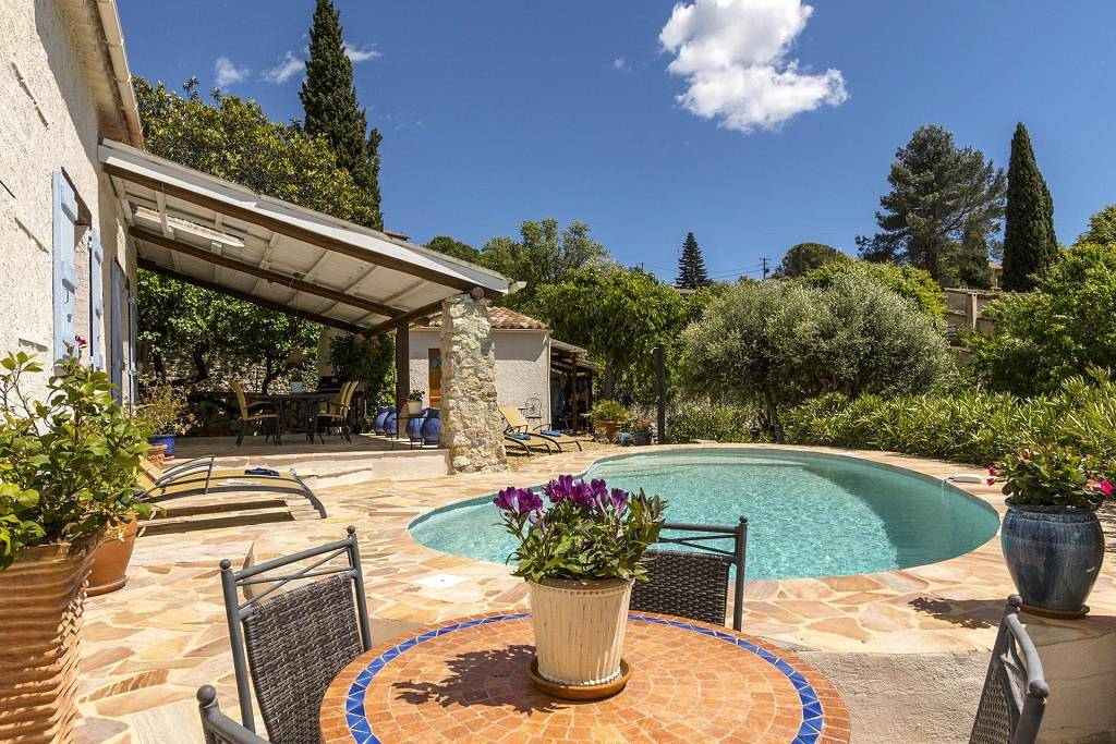 Charmantes Ferienhaus mit Pool in St-Paul-en-Forêt in Saint-Paul-en-Forêt, Mittelmeerküste (Frankreich)