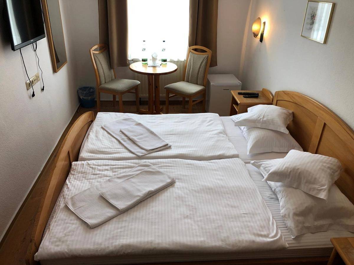 Single Room with Bathroom in Adorf, Chemnitz und Umgebung