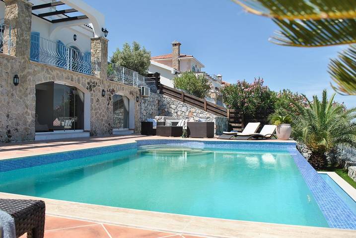 Villa for 8 people, with terrace and garden in Northern Cyprus