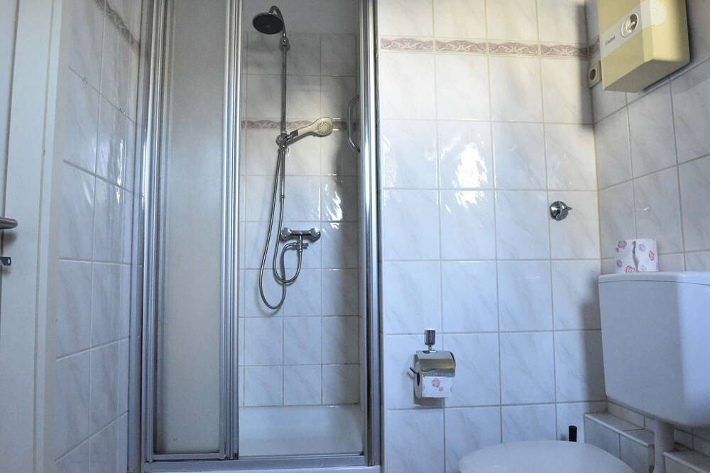 Ganze Wohnung, Luxuriöse großzügige Wohnung mit einem Schlafzimmer für zwei Personen in Wuppertal, Bergisches Land