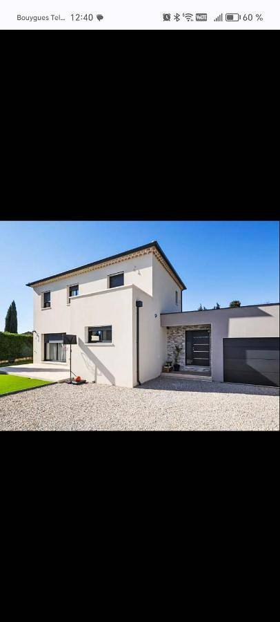 Location de vacances pour 6 personnes, avec piscine et terrasse à Piolenc