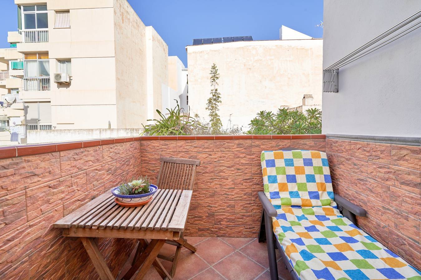 Apartamento entero, Apartamento 'Apartamento Lola 1' con terraza privada, Wi-Fi y aire acondicionado in Nerja Centre, Nerja