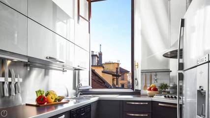 Vacation Rental for 8 Guests in Milan, Milan Province, Picture 2
