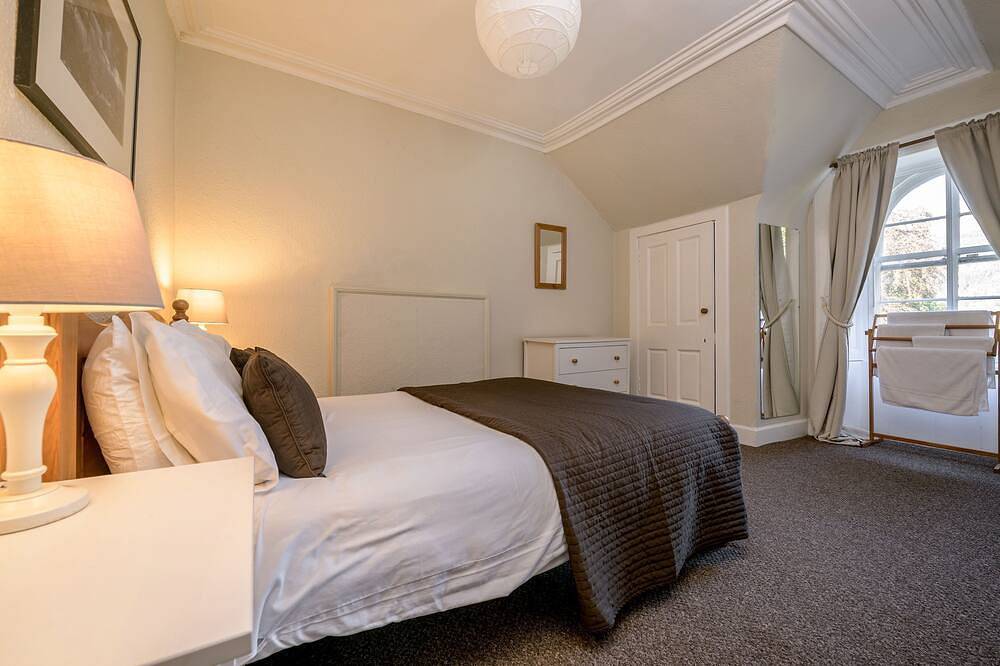 Mansefield House -  a cottage that sleeps 10 guests  in 5 bedrooms in Argyll & Bute