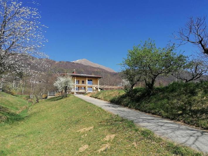 Maison d’hôte pour 4 personnes, avec Balcon et Terrasse ainsi que Jardin et Vue à Pont-Canavese