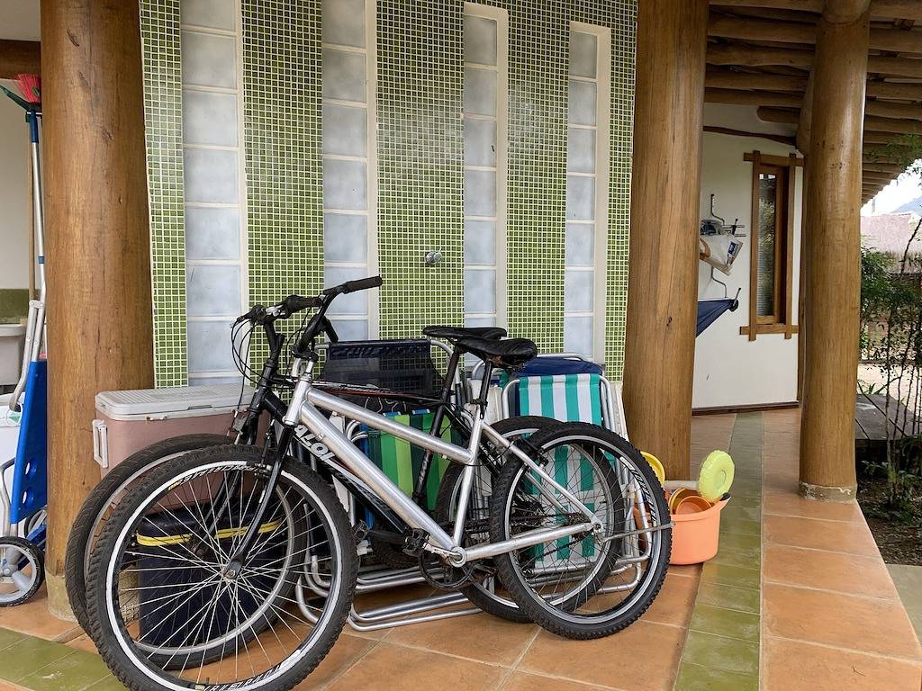 Charmantes Haus in der Wohnanlage, 100 m vom Meer entfernt, mit Whirlpool und Sky-Tv in Ubatuba, Região Metropolitana do Vale do Paraíba e Litoral Norte