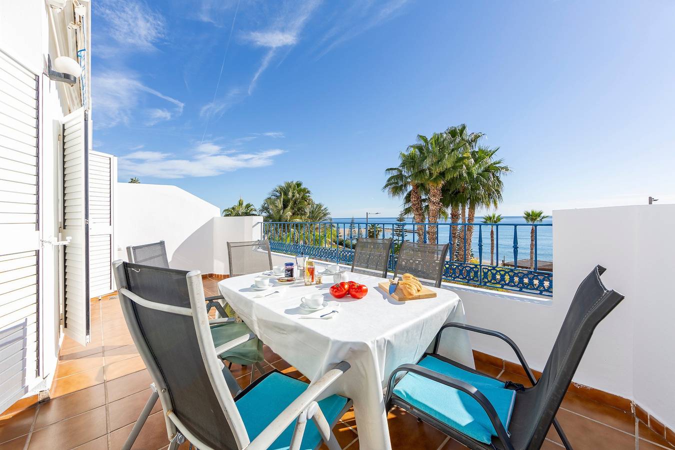 Entire apartment, Apartment 'Zahories Córner Mojácar sea views' with Shared Pool, Terrace & Wi-Fi in Mojácar Playa, Mojácar