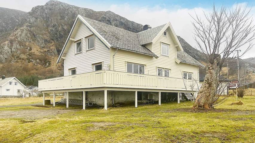 Ferienhaus für 8 Personen, mit Garten und Ausblick sowie Terrasse, mit Haustier in Bremanger
