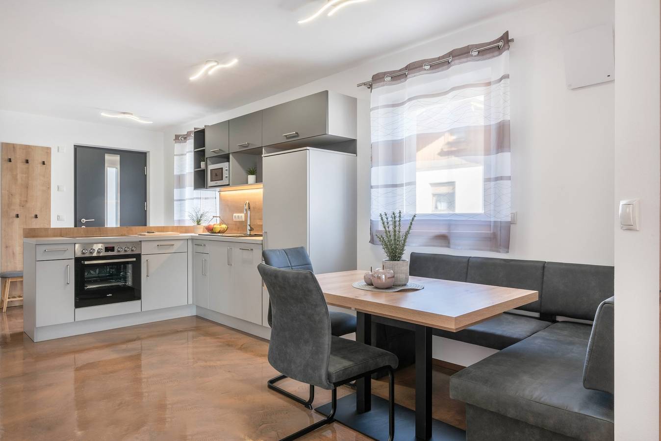 Appartement entier, Appartement "Trojer 2" avec vue sur les montagnes, bain à remous & Wi-Fi in Sarnthein, Sarentino