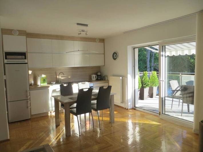 Ferienwohnung für 4 Personen, mit Seeblick und Ausblick sowie Terrasse - 1
