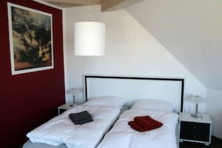 Entire apartment, 5-star hotel according to Dtv—pure luxury, just 200 meters from the beach—free Wi-Fi in Dranske, Ruegen