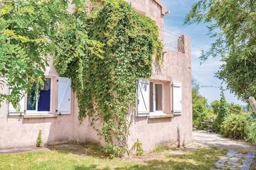 Gîte pour 7 personnes, avec piscine et jardin à Talasani