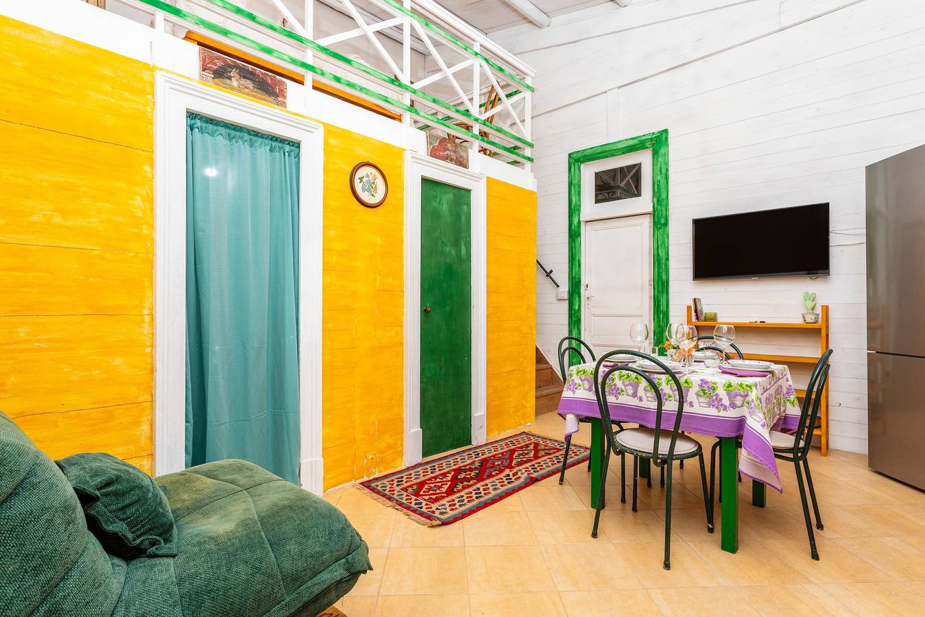 Appartement entier, Appartement 'La Casa Del Fico D'india - Verde' avec jardin partagé, Wi-Fi et climatisation in Aci Platani, Province de Catania
