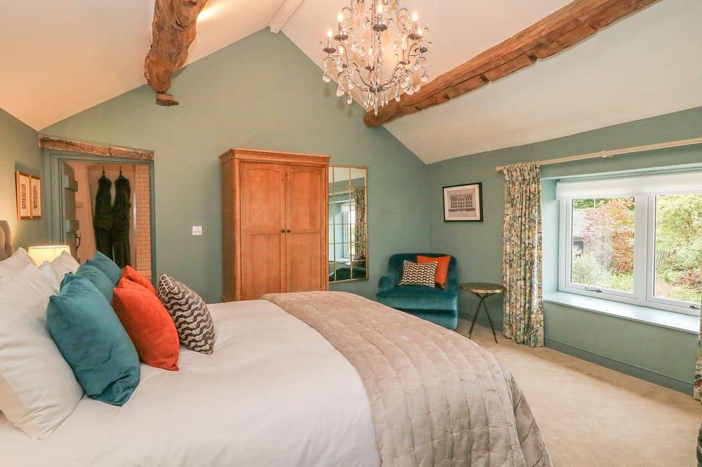 Overlea Cottage, romantic, luxury holiday cottage in Hayfield in Derbyshire