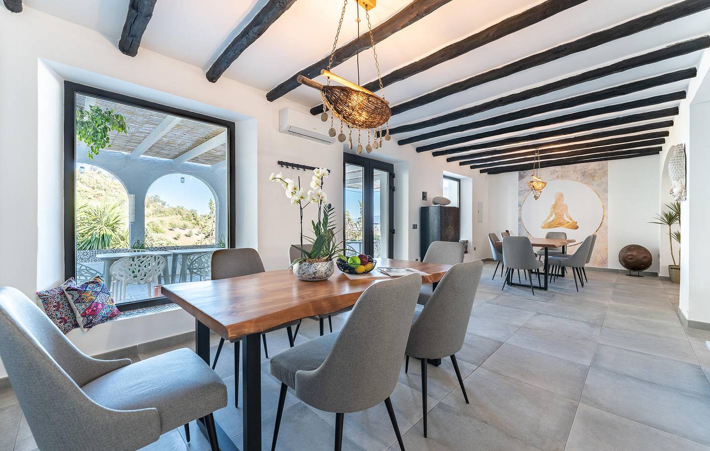 Elegante apartamento de un dormitorio con piscina, cocina y terraza in Casarabonela, Sierra de las Nieves