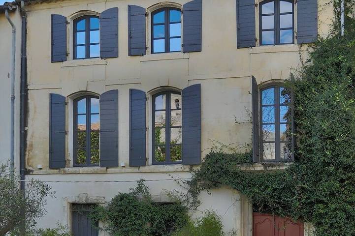Appartement entier, Appartement lumineux dans immeuble historique, pour une escapade in Arles, Côte méditerranéenne (France)