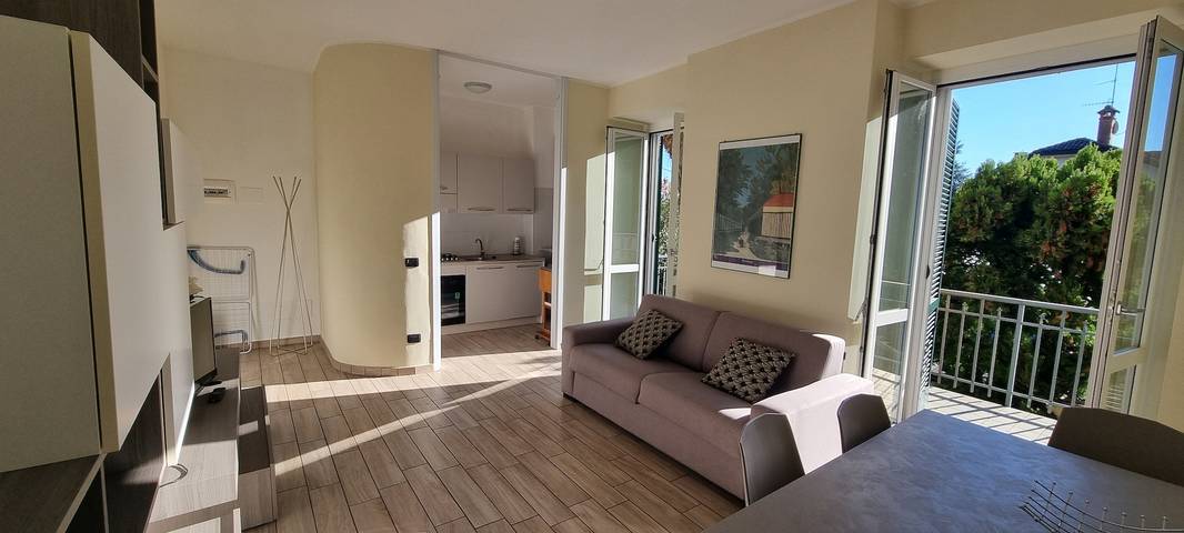 Appartamento per 4 persone, con Balcone/Terrazza e Giardino nonché Vista lago a Comune di Arona