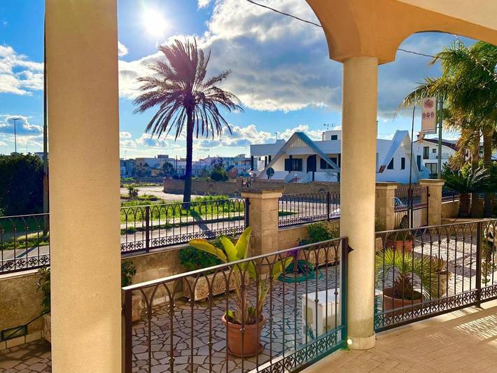 Alojamiento y desayuno para 4 personas, con jardín además de vistas y balcón - 1