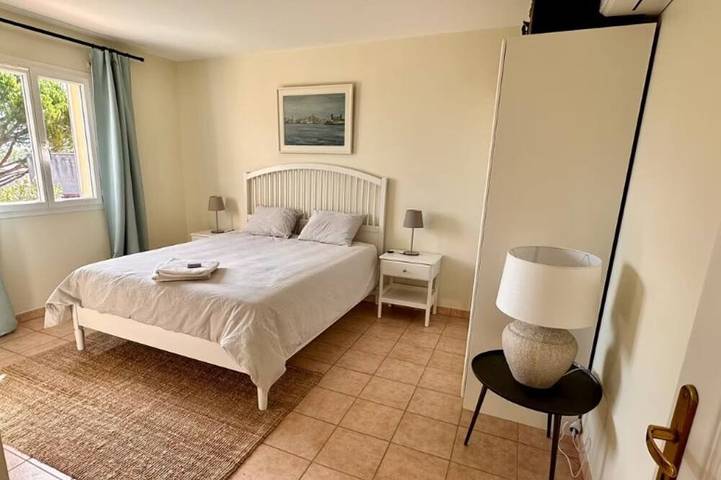 Beautiful vacation home with enclosed garden and private swimming pool in Régusse, Brignoles Region