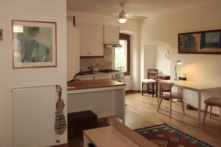 Ganze Wohnung, Ferienwohnung 'Bella' mit Bergblick und Wi-Fi in Polpenazze del Garda, Gardasee-Berge