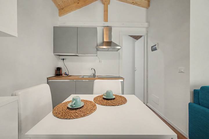 Monolocale intero, Casa vacanze 'Casa Di Lidia' con piscina in comune, Wi-Fi e aria condizionata in Romito Magra, Comune di Arcola
