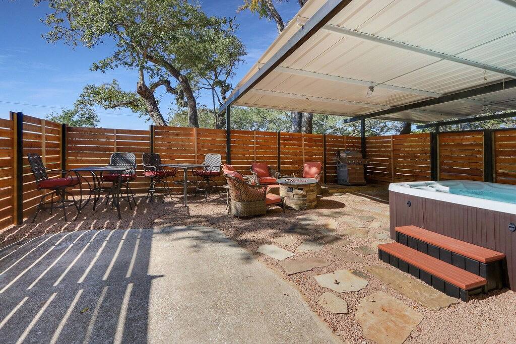 Pancho and Lefty's - Bohemian Rhapsody Retreat in Hays County