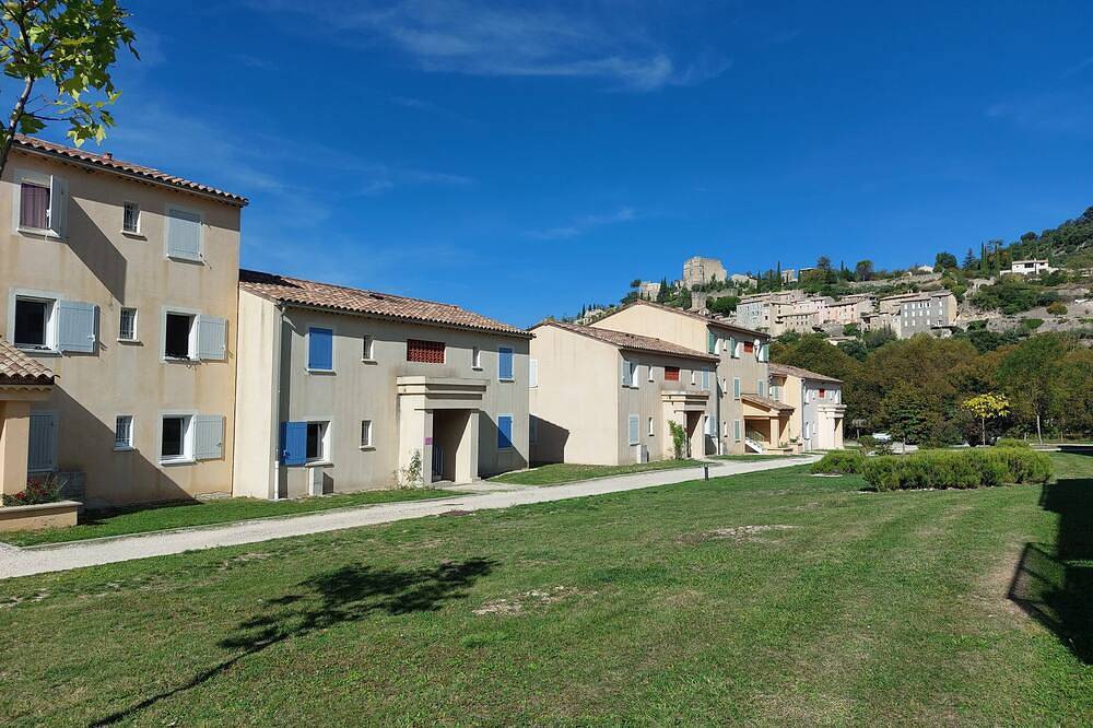 Entire apartment, Appartement Idéal Pour les Vacances Thermales et Familiales. Vue Exceptionnelle in Montbrun-les-Bains, Nyons region