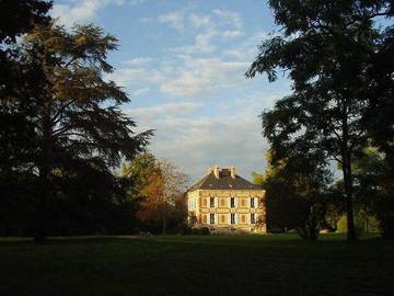 Chambre d’hôte pour 2 personnes, avec vue ainsi que jardin et piscine, adapté aux familles à Brinon-sur-Sauldre